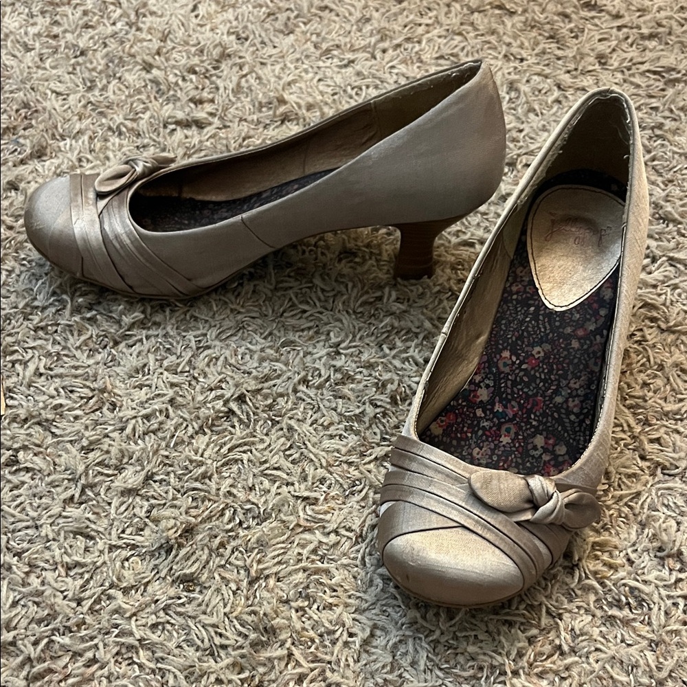 Jellypop Tan Bow Accent Heels